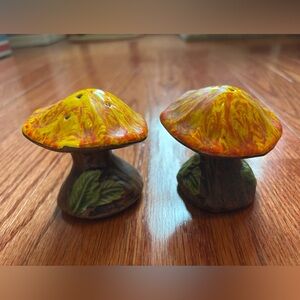 Vtg Treasure Craft Mushroom Salt And Pepper Shakers Orange and Brown 3 inch Tall
